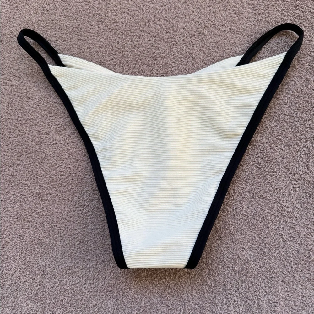 NEW - L*SPACE - Ribbed Jay Bikini BITSY Bottom - CREAM/BLACK - Picture 2 of 6